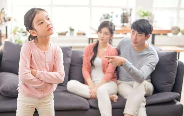 「你的育儿经」孩子这两个表现其实是嫌弃父母了，家长要重视，不然会养出白眼狼