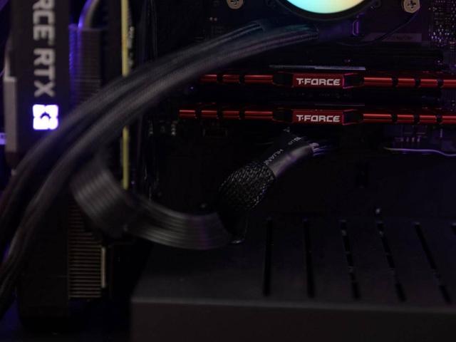 高效稳定，平衡散热与静音，骨伽GEX750金牌全模组电源装机