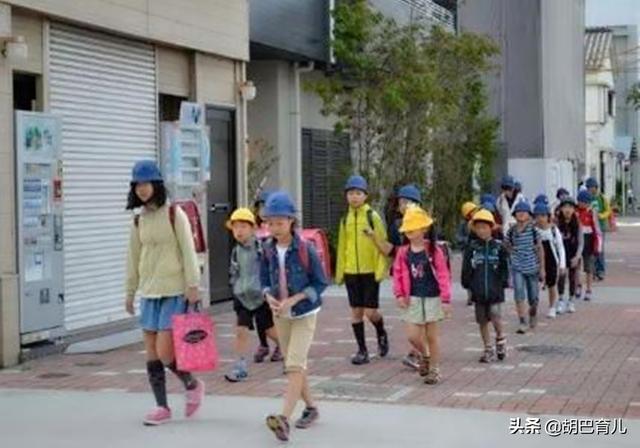「超级宝妈」中国小孩要接送，为何日本小孩能独自上下学？这些原因是关键