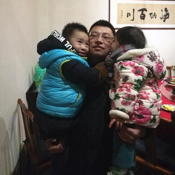 「超级宝妈」“付”姓爸爸给双胞胎起的名字，从没被老师点过名：换谁都不敢叫
