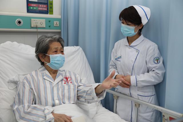 教授|86岁老教授国内外两次膝关节置换的真实体验——“国内真好”