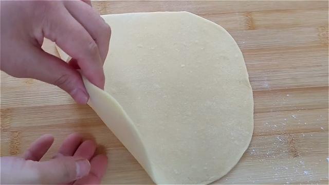 核桃酥这样做太好吃了，外面酥脆直掉渣，内里绵软又香甜，真过瘾