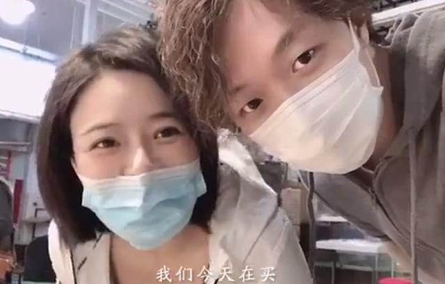 “东方台一姐”秀大肚照!41岁大龄产妇肚大如箩,被老公宠成公主电影工厂