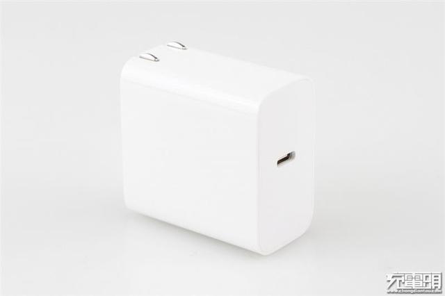 #环球网#体积缩减27% 小米65W PD充电器评测