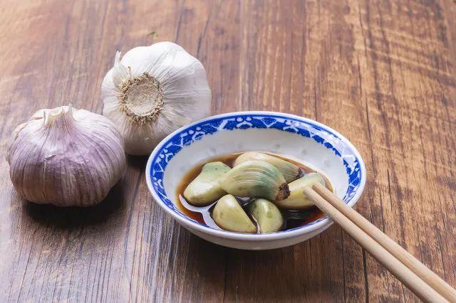 变了色的大蒜和洋葱，还能吃吗？
