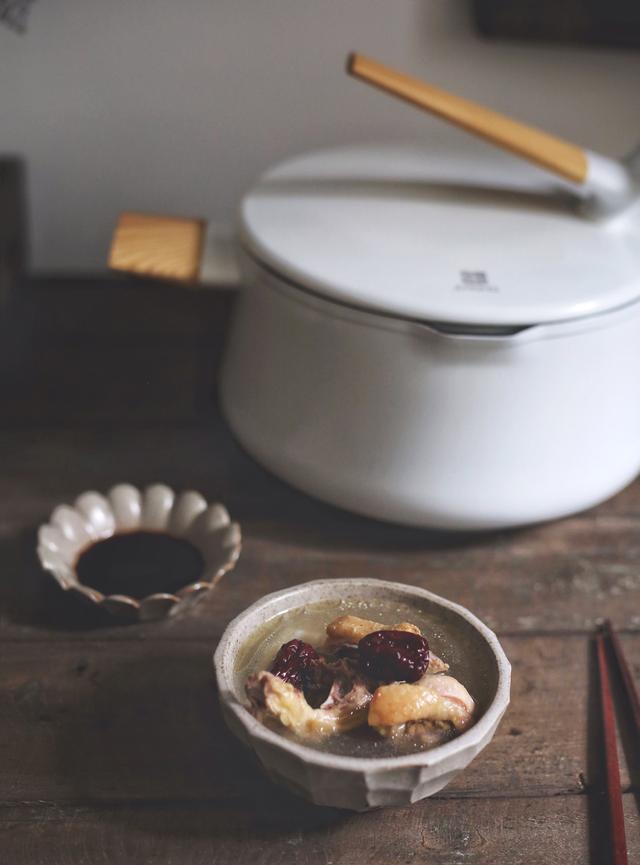 椰子炖鸡，简单上手鲜美多汁，养生又驱寒，女性朋友要常喝