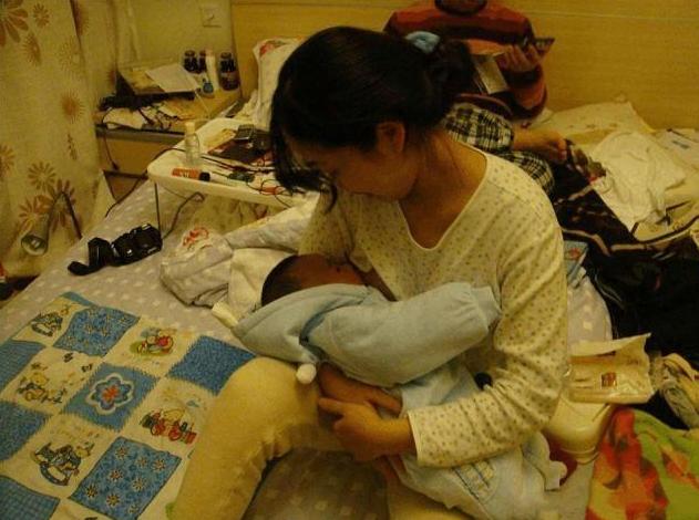 你的育儿经▲宝妈生下7斤男宝，儿子“没眼睛”急坏小两口，医生检查后笑出声