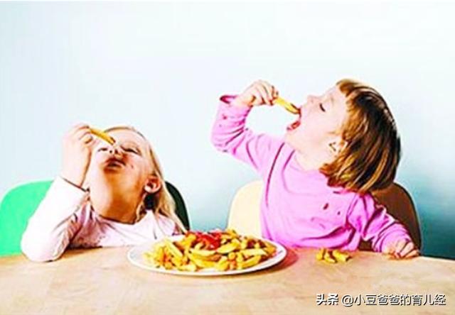 [你的育儿经]孩子吃饭有这3种表现，长大可能没有出息，妈妈赶紧帮孩子改了吧