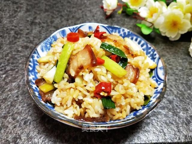 等了一年的腊肉，忍不住想尝尝鲜！味道醇香，百搭又下饭