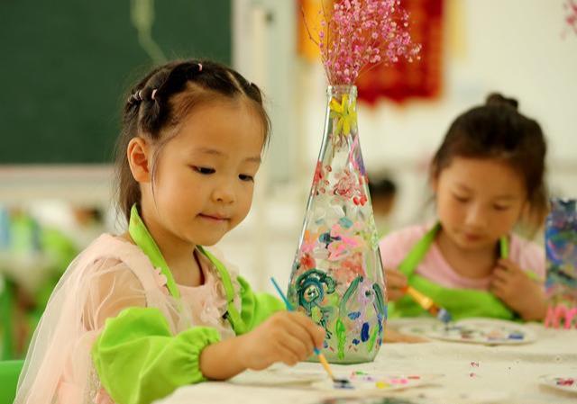 「你的育儿经」孩子幼儿园都学什么?比上大学学到的东西都多,家长别忽视