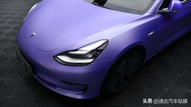 特斯拉model 3改色超亚紫，还看得出从前豪华车的样子