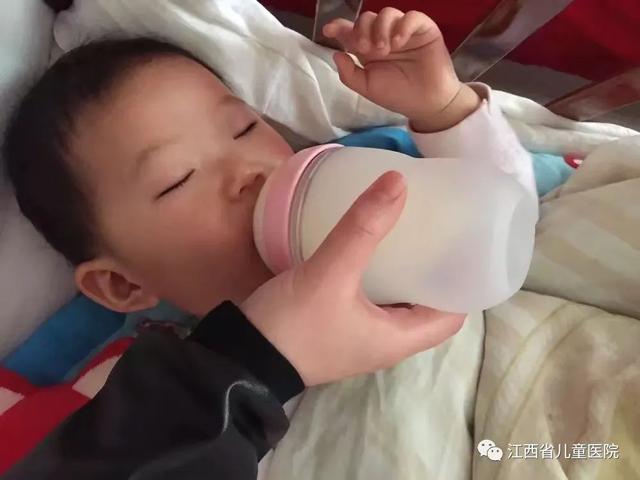 超级宝妈@【呱呱教17】母乳喂养真的很好，但要注意这一点！