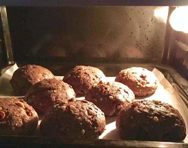 蜂蜜减肥食谱：蜂蜜黑麦面包的做法，蜂蜜紫薯奶茶的做法