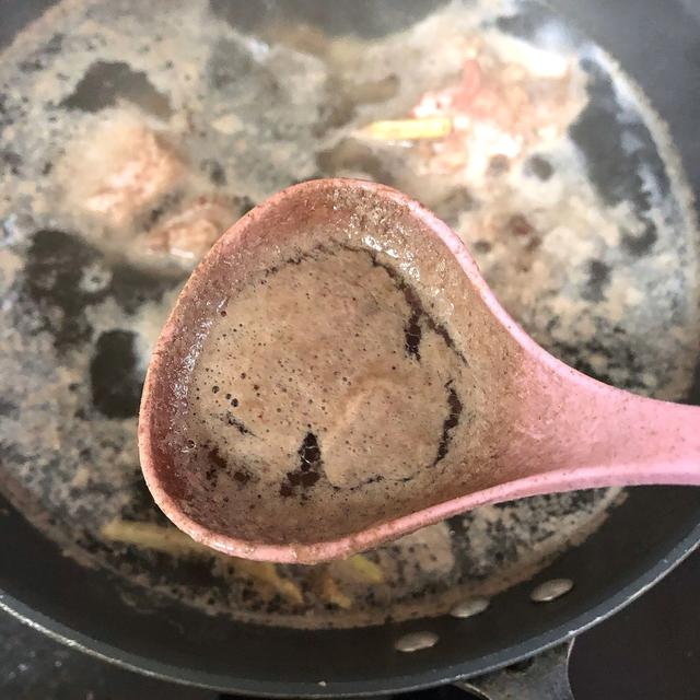 熬大骨汤，记住“2不放2诀窍”，汤汁浓白鲜美，味道香还没腥味