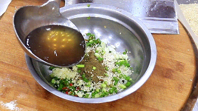 吃一口就能征服你的香麻鸡！唇舌跳动不停，秘诀全在料汁里