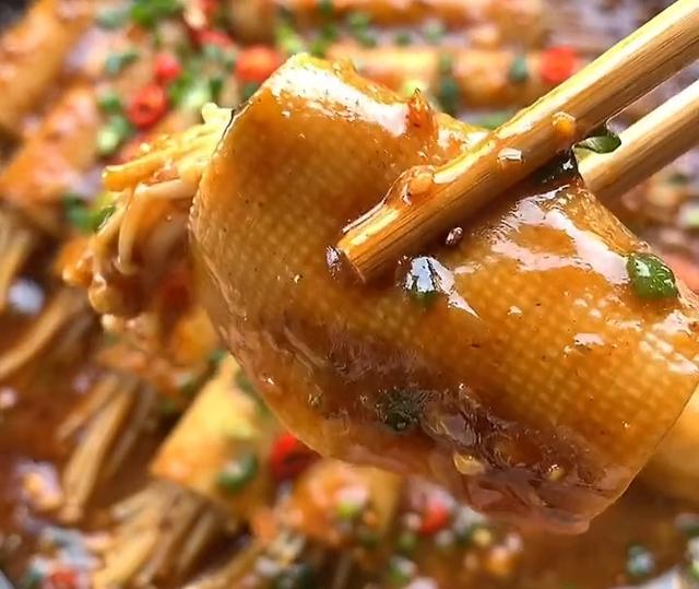 天冷吃它，比肉还好吃，酱香浓郁，一口一个，好吃得停不下来