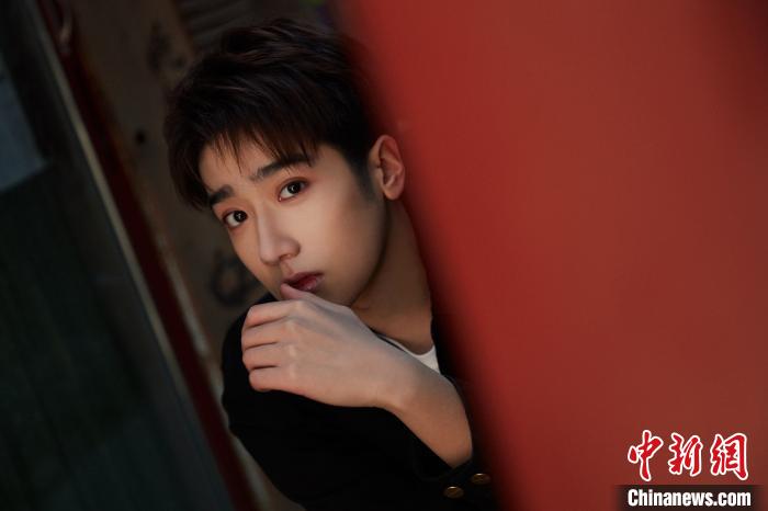 中国新闻网客户端|青年演员李明峻的“入职之初”