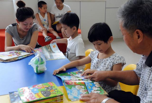 宝妈一小举动，让幼儿园老师情绪崩溃，园长怒言：请您带孩子走