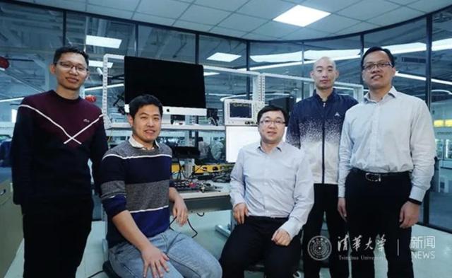 「科技日报」清华团队研制出全球首款多阵列忆阻器存算一体系统
