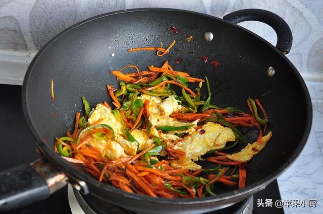 把鸡蛋做成下饭菜，天冷换个口味来配饭，味道香浓，做法简单