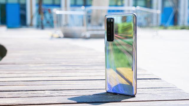 心动价3699，双模5G+麒麟985+40W快充，真香中端机