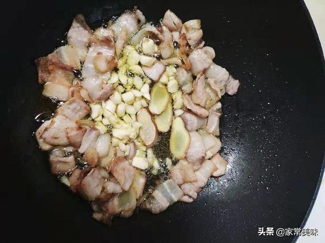 农家小炒肉，是先炒辣椒还是先炒肉？大厨：多加1步，效果大不同