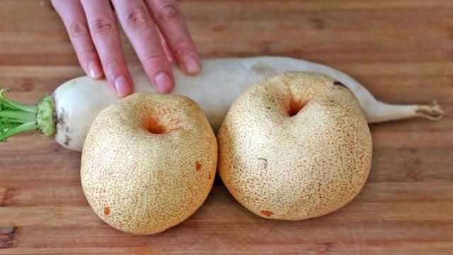 萝卜别再腌了，加2个雪梨，教你新做法，止咳化痰，全家都爱喝