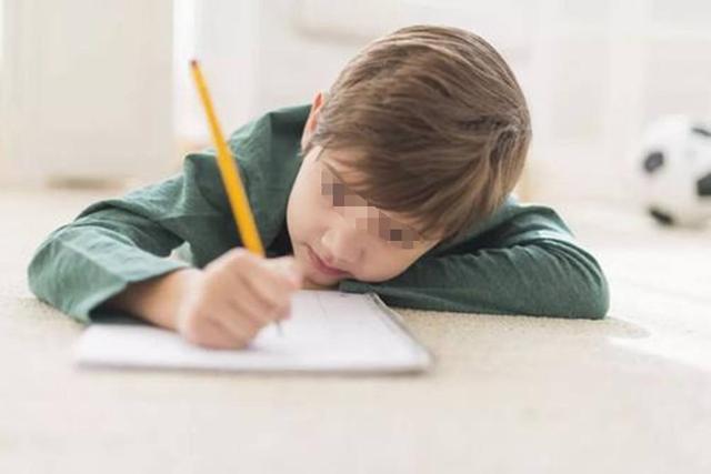 「超级宝妈」孩子拖拉不是因动作慢？父母做好这4点，孩子会有明显好转