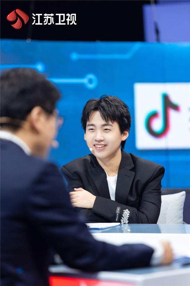 《最强大脑》有智青年竞争S圈层，首播收割全网热议江苏卫视