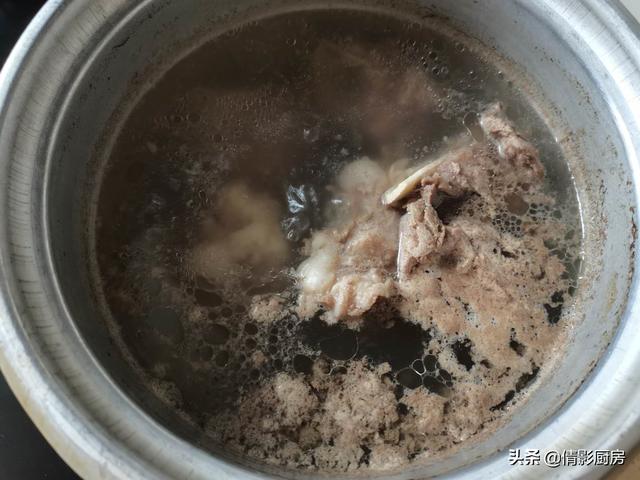 三九天，天气寒冷，排骨和它一起炖，汤汁鲜美，冬季吃正合适