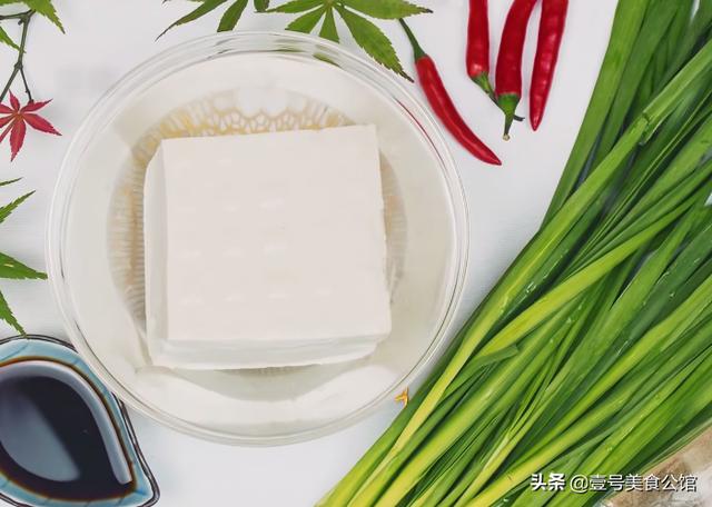韭菜和豆腐这样搭配，鲜嫩爽口又嫩滑，解馋又营养的家常美食