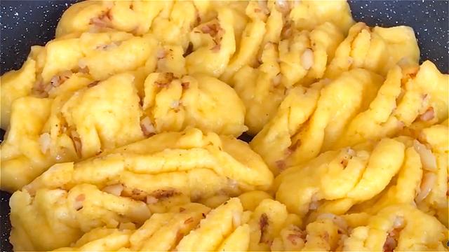 玉米面最好吃的做法，看着都流口水，暄软细腻，越嚼越香