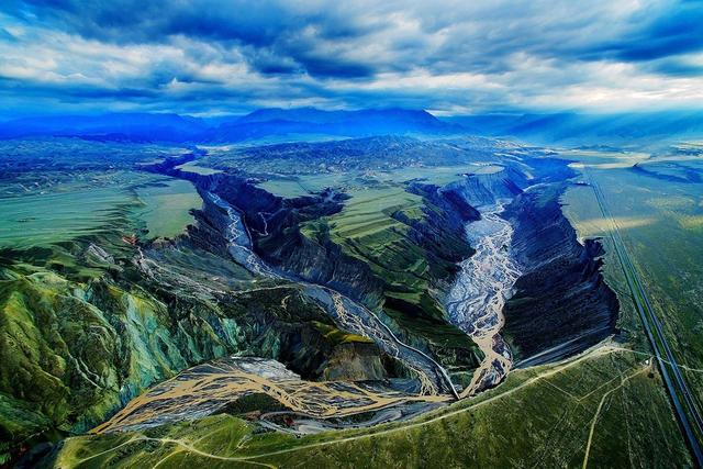 『约吗旅行』新疆自驾游旅游攻略，安集海大峡谷，一条五彩斑斓绚丽多彩的峡谷