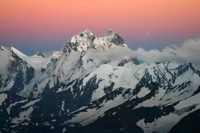 世界那么大▲探险狂人登顶8000米世界级山峰,还在珠峰搞卫生?