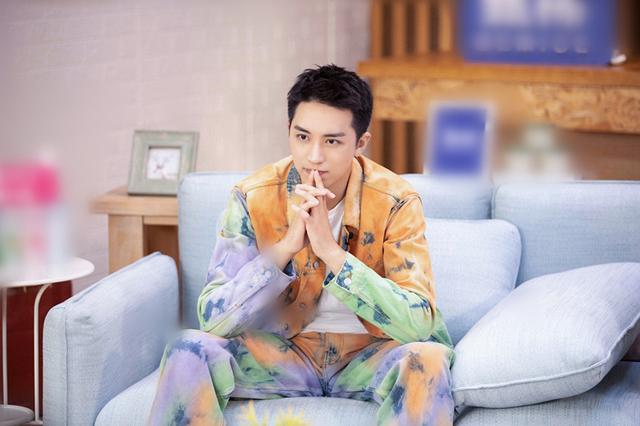 明明在等|许魏洲《让生活好看》独自海边旅行 模仿giao哥反差萌