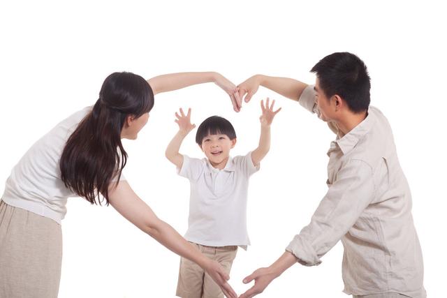 超级宝妈▲对爸爸爱答不理，对妈妈却极为尊重，孩子的这种态度是如何形成的