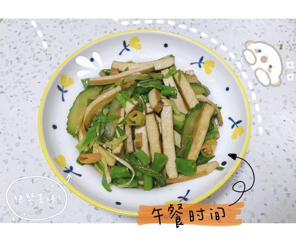 黄瓜炒豆干（下饭菜）