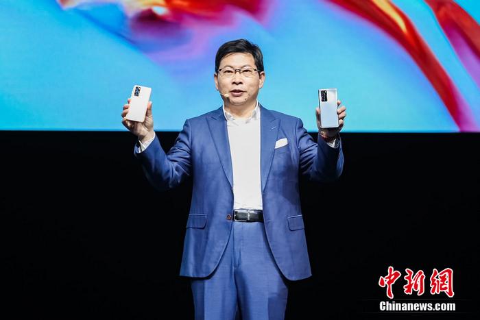 [中国新闻网客户端]余承东：华为手机市场份额全球第二 P40售价4188元起
