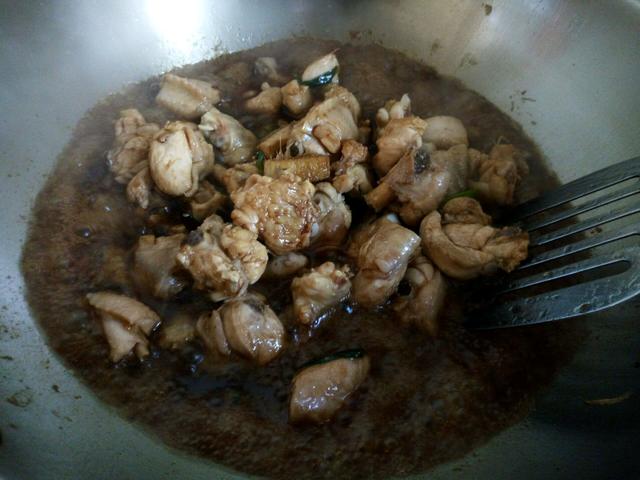 雪菜味道鲜美，鸡翅营养丰富，完美搭配，吃着超过瘾