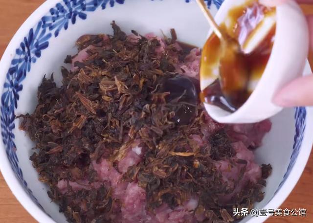 用手抓饼分享一款早餐锅盔，酥脆咸香，简单营养，吃一次念念不忘