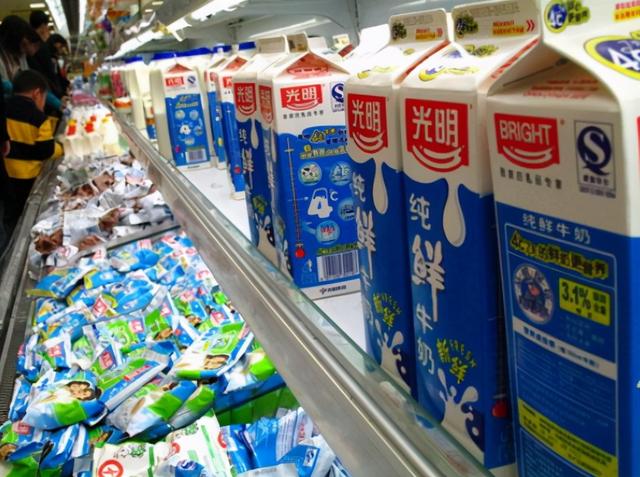 买牛奶，4种别给孩子买，没营养白花钱，认准3个字，营养好吸收