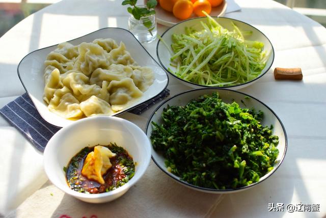 50岁阿姨一个人的冬至午饭，除了饺子，这两道爽口菜也超好吃