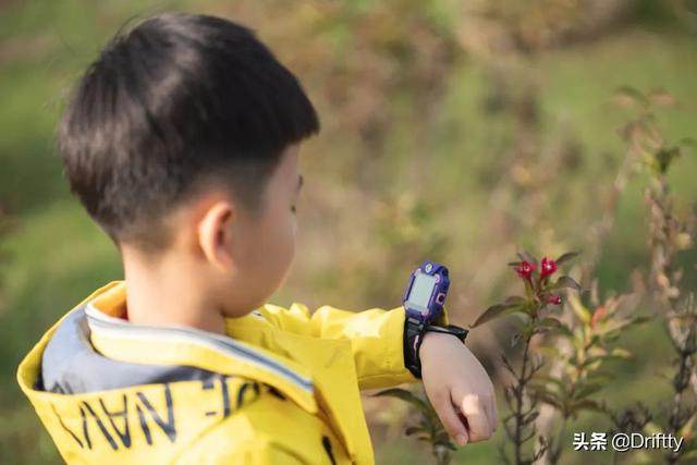 旗舰对决-为何近一倍差价？360儿童手表S2与小天才Z6横评