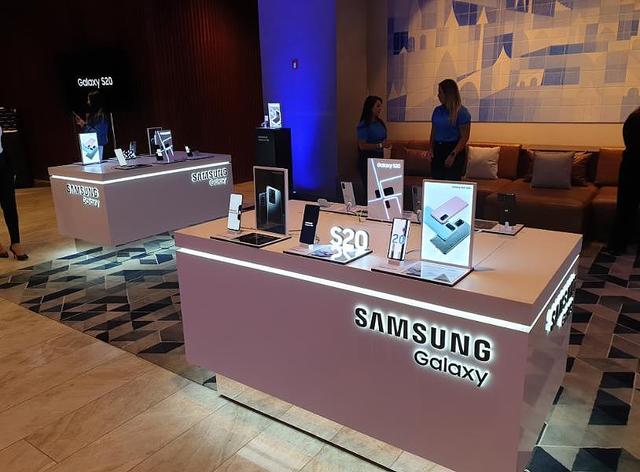 环球网▲三星旗舰级智能手机Galaxy S20系列在巴西上市