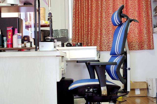 定制级别的舒适感，我添置了享耀家X5办公电脑椅