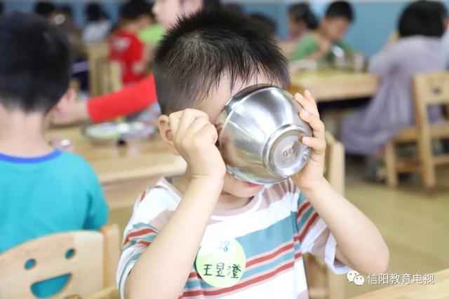 超级宝妈▲吃饭饭 我们是认真的