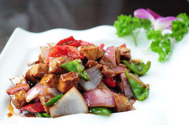 炒牛肉别再加生粉了，教你正确的腌制方法，炒出来又嫩又好吃