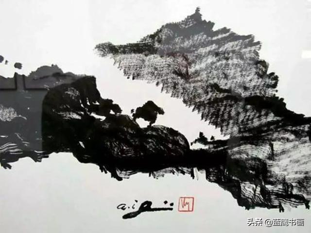 智能机器人也会画画，很多人认为机器人没有感情，作品没有灵魂