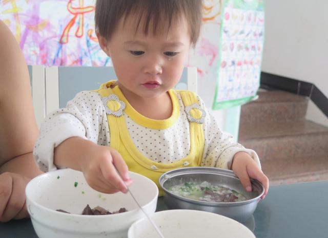你的育儿经|孩子食欲变差吃几口就饱，“三阶段”饮食计划，摆脱“隐性饱腹”