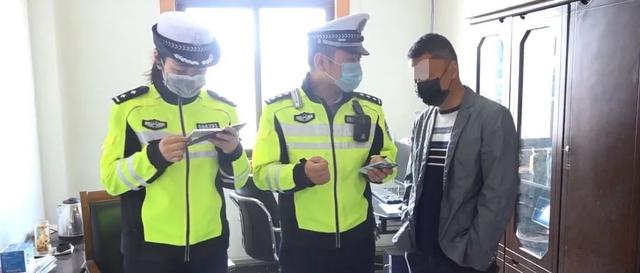 「超级宝妈」男子晒5个月宝宝开车, 交警:你成功引起了我的注意